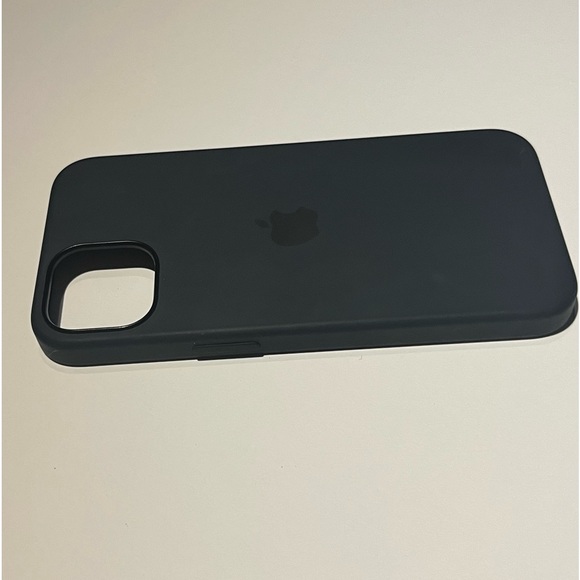 Apple iPhone 13 Silicone Case w/ MagSafe in Midnight - Picture 5 of 8